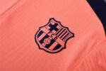 Chandal FC Barcelona Rosa 2024-2025 escudo frontal