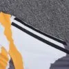 Chandal Real Madrid amarillo 2024-2025 hombro
