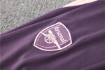 Chandal de Entrenamiento Arsenal Purpura 2024-2025 escudo