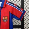 Conjunto-niño-barcelona-primera-equipacion-retro-1995-1997-puño-izquierdo