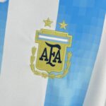 camiseta-argentina-retro-primera-equipacion-2018-2019-escudo