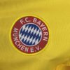 camiseta-bayern-munich-segunda-equipacion-retro-1993-1995-escudo