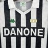 camiseta-juventus-primera-equipacion-retro-1992-1994-escudo