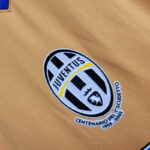 camiseta-juventus-tercera-equipacion-retro-2005-2006-escudo