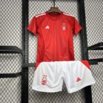 conjunto-niño-Nottingham-Forest-primera-equipacion-2024-2025-frontal