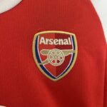 conjunto-niño-arsenal-primera-equipacion-retro-2002-2004-escudo