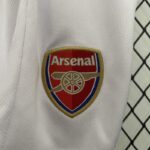 conjunto-niño-arsenal-primera-equipacion-retro-2002-2004-escudo-pantalon-corto
