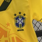 conjunto-niño-brazil-primera-equipacion-retro-1993-1994-escudo