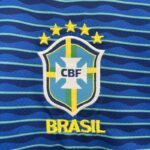 conjunto-niño-brazil-segunda-equipacion-2024-2025-escudo