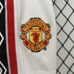 conjunto-niño-manchester-united-primera-equipacion-retro-1998-1999-escudo-pantalon
