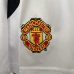 conjunto-niño-manchester-united-retro-2002-2004-escudo