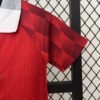 conjunto-niño-manchester-united-retro-primera-equipacion-1996-1997-puño-izquierdo