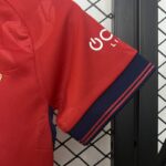 conjunto-niño-osasuna-primera-equipacion-2024-2025-puño-izquierdo