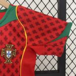 conjunto-niño-portugal-primera-equipacion-2004-puño-izquierdo