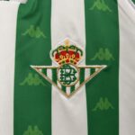 conjunto-niño-real-betis-primera-equipacion-retro-1995-1997-escudo