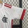 conjunto-niño-segunda-equipacion-flamengo-2024-2025-puño-izquierdo