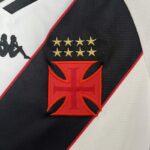 conjunto-niño-vasco-da-gama-segunda-equipacion-2024-2025-escudo