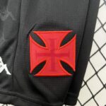 conjunto-niño-vasco-da-gama-segunda-equipacion-2024-2025-escudo-pantalon