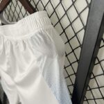 pantalon-corto-italia-primera-equipacion-2024-2025-lateral