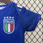 body-de-bebe-italia-primera-equipacion-2025-2026-puño-izquierdo