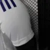 camiseta-lyon-primera-equipacion-version-jugador-2024-2025-puño-izquierdo