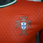 camiseta-portugal-primera-equipacion-manga-larga-version-jugador-2025-2026-escudo