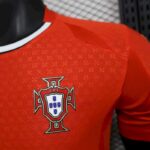 camiseta-portugal-primera-equipacion-versión-jugador-2025-2026-escudo