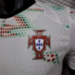 camiseta-portugal-segunda-equipacion-version-jugador-2025-2026-escudo