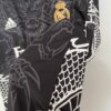 camiseta-real-madrid-edicion-especial-dragon-negro-2023-2024-axila