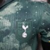 camiseta-tottenham-tercera-equipacion-version-jugador-2024-2025-escudo