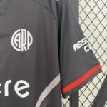 camiseta-river-plate-tercera-equipacion-2024-2025-puño-izquierdo