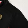 chandal-ac-milan-negro-rojo-2024-2025-hombro