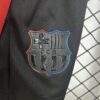 conjunto-niño-fc-barcelona-segunda-equipacion-2024-2025-escudo-pantalon-corto