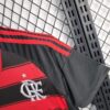 conjunto-niño-flamengo-primera-equipacion-2025-2026-puño-izquierdo