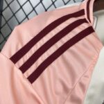 conjunto-niño-olympique-lyon-tercera-equipacion-2024-2025-hombro