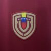 conjunto-niño-venezuela-primera-equipacion-2024-2025-escudo