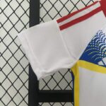 conjunto-niño-venezuela-segunda-equipacion-2024-2025-puño-derecho