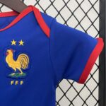 body-de-bebe-francia-primera-equipacion2024-2025-puño-izquierdo