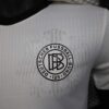 camiseta-alemania-version-jugador-edicion-especial-2025-escudo