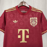 camiseta-bayern-de-munich-125-aniversario-rojo-2025-2026-pecho