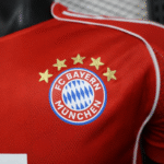 camiseta-bayern-munich-primera-equipacion-version-jugador-2025-2026-escudo