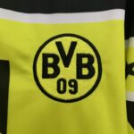 camiseta-borussia-dortmund-primera-equipacion-retro-1996-1997-escudo