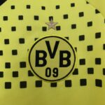 camiseta-borussia-dortmund-primera-equipacion-retro-2011-2012-escudo