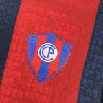 camiseta-cerro-porteno-primera-equipacion-2025-2026-escudo