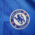 camiseta-chelsea-primera-equipacion-2025-2026-escudo