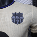 camiseta-fc-barcelona-segunda-equipacion-version-jugador-2025-2026-escudo
