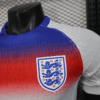 camiseta-inglaterra-primera-equipacion-version-jugador-2025-2026-escudo