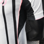 camiseta-juventus-primera-equipacion-version-jugador-2025-2026-axila