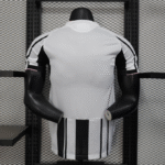 camiseta-juventus-primera-equipacion-version-jugador-2025-2026-parte-trasera