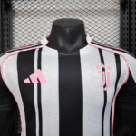 camiseta-juventus-primera-equipacion-version-jugador-2025-2026-pecho